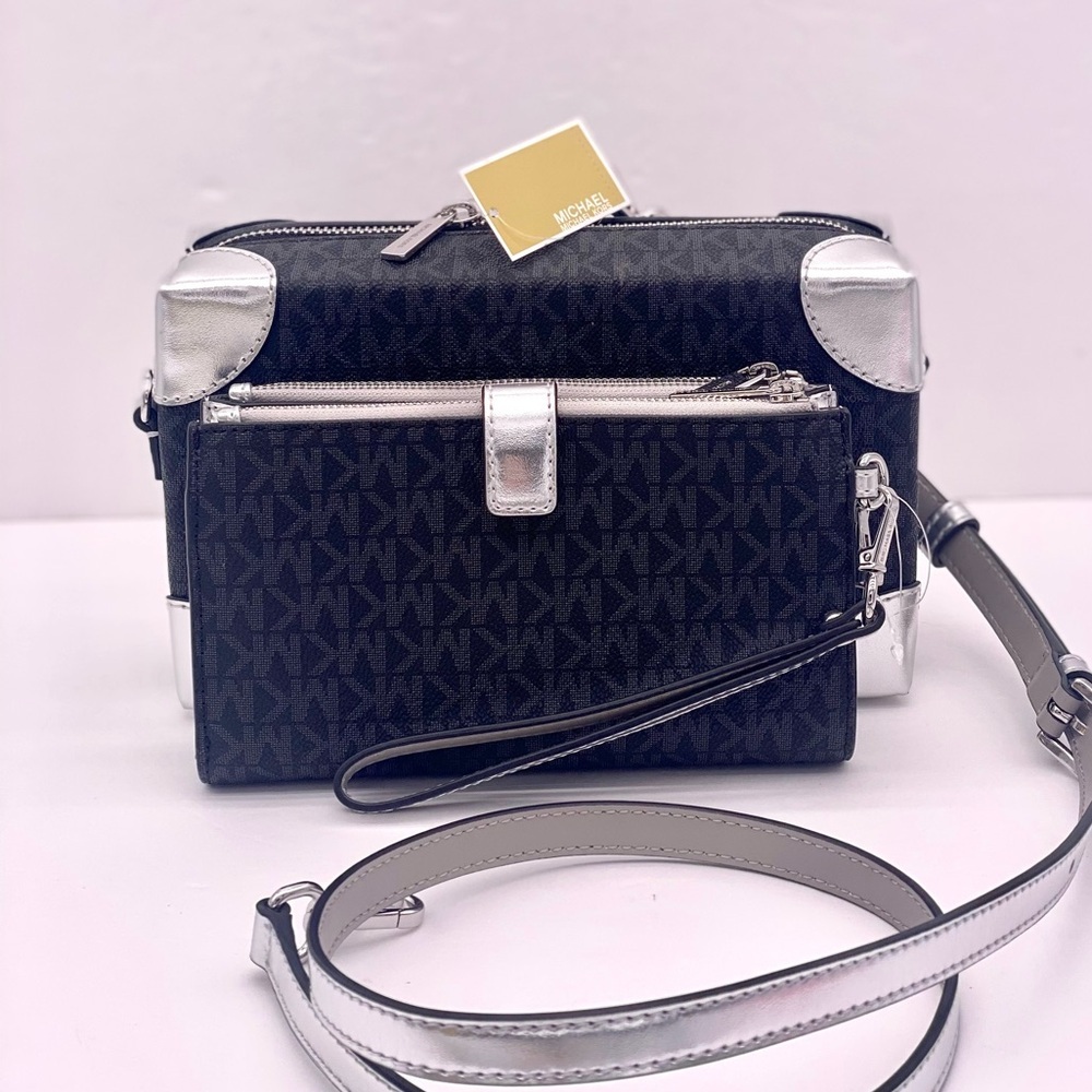 Michael Kors Jeanie Small EW Trunk
Crossbody and Wallet Set - Picture 4 of 13
